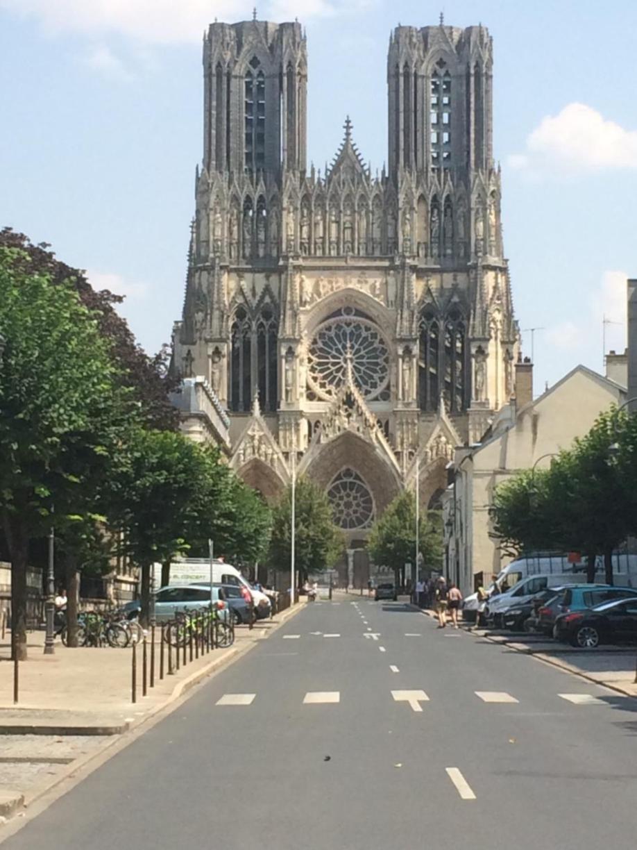 Le Classique Champenois, Centre Ville, Proche Cathedrale Apartment *